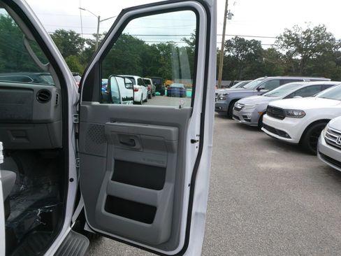 Used 2012 Ford E-350 and Econoline 350 XLT RWD image 21