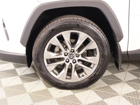 Used 2020 Toyota RAV4 XLE Premium AWD/4WD image 18