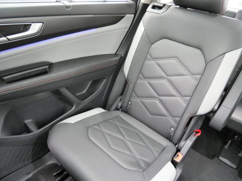 Certified 2025 Volkswagen Atlas Peak Edition SE image 12