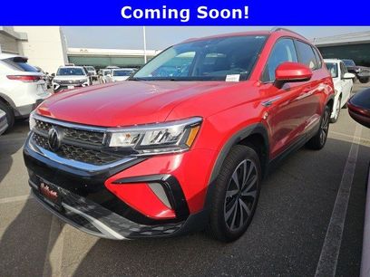 Certified 2024 Volkswagen Taos SE w/ Panoramic Sunroof Package