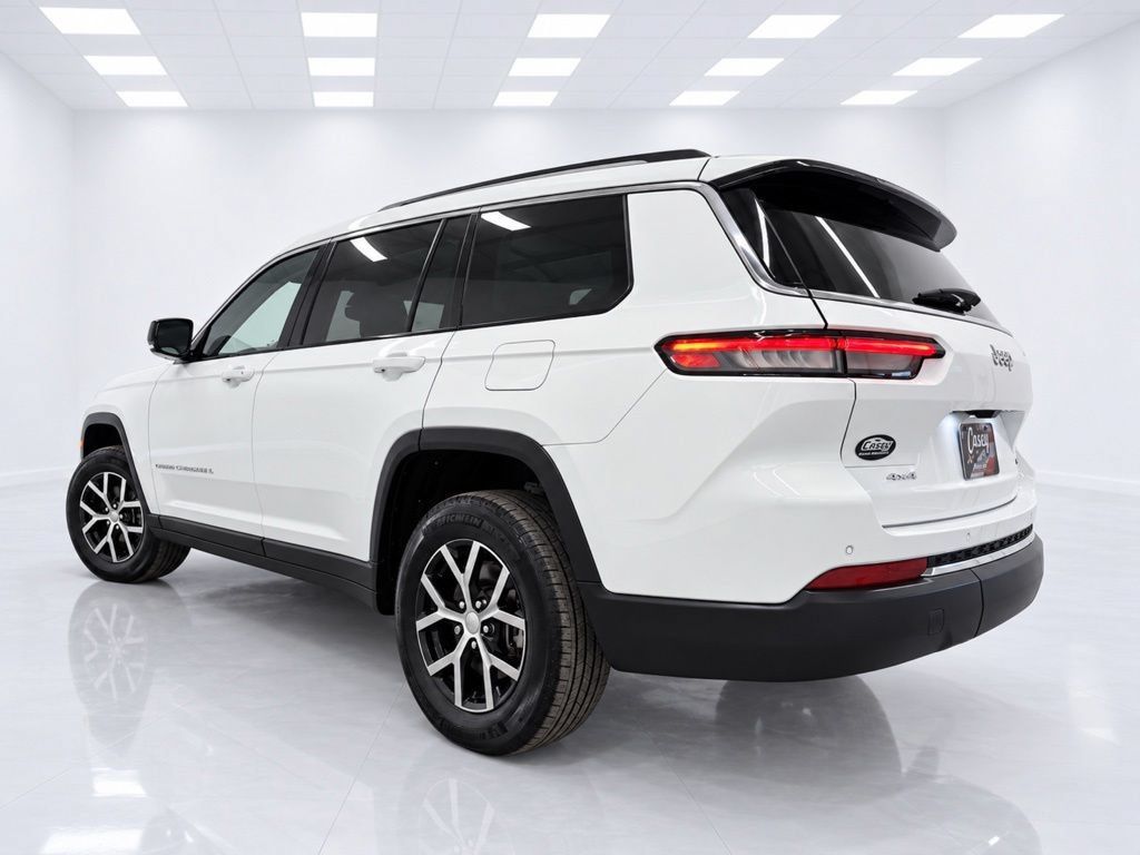 Used 2023 Jeep Grand Cherokee L Limited AWD/4WD image 8
