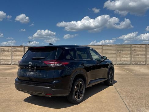 Certified 2025 Nissan Rogue SV FWD image 18