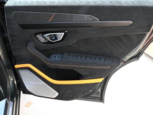 Used 2024 Lamborghini Urus Performante AWD/4WD image 51