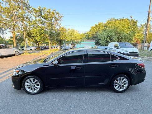 Used 2013 Lexus ES 300h w/ Luxury Pkg FWD image 4