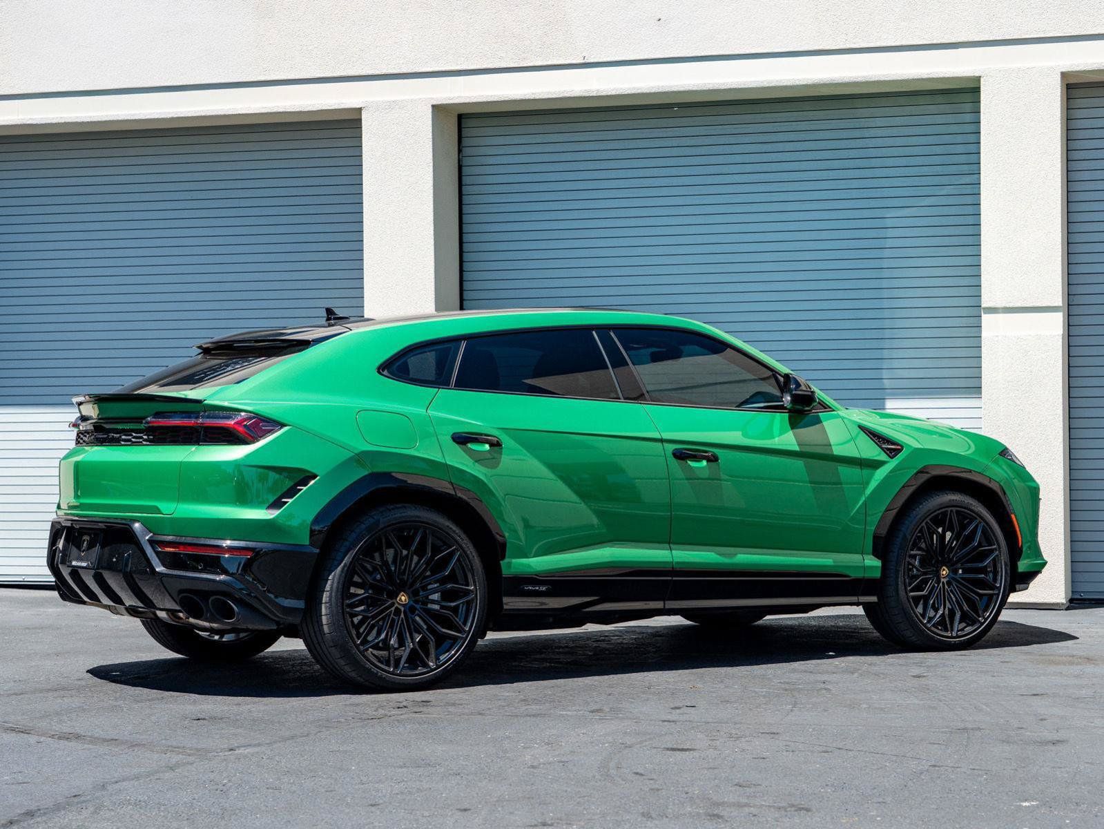 Used 2025 Lamborghini Urus Performante AWD/4WD image 13
