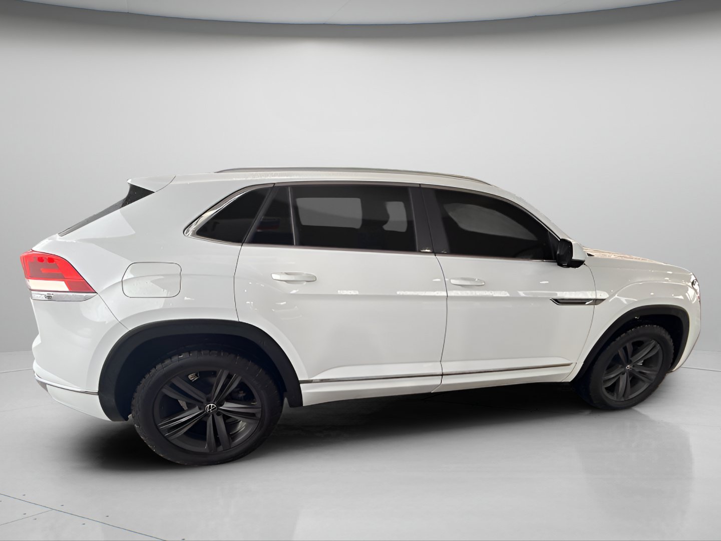 Used 2022 Volkswagen Atlas Cross Sport SEL R-Line w/ Cross Sport MDO Package AWD/4WD image 16