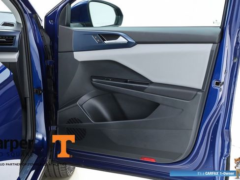 Used 2023 Volkswagen Taos SE w/ Panoramic Sunroof Package FWD image 30