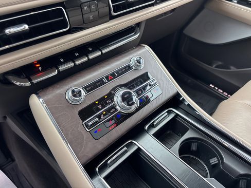 Certified 2024 Lincoln Aviator Reserve w/ Equipment Group 201A AWD/4WD image 22