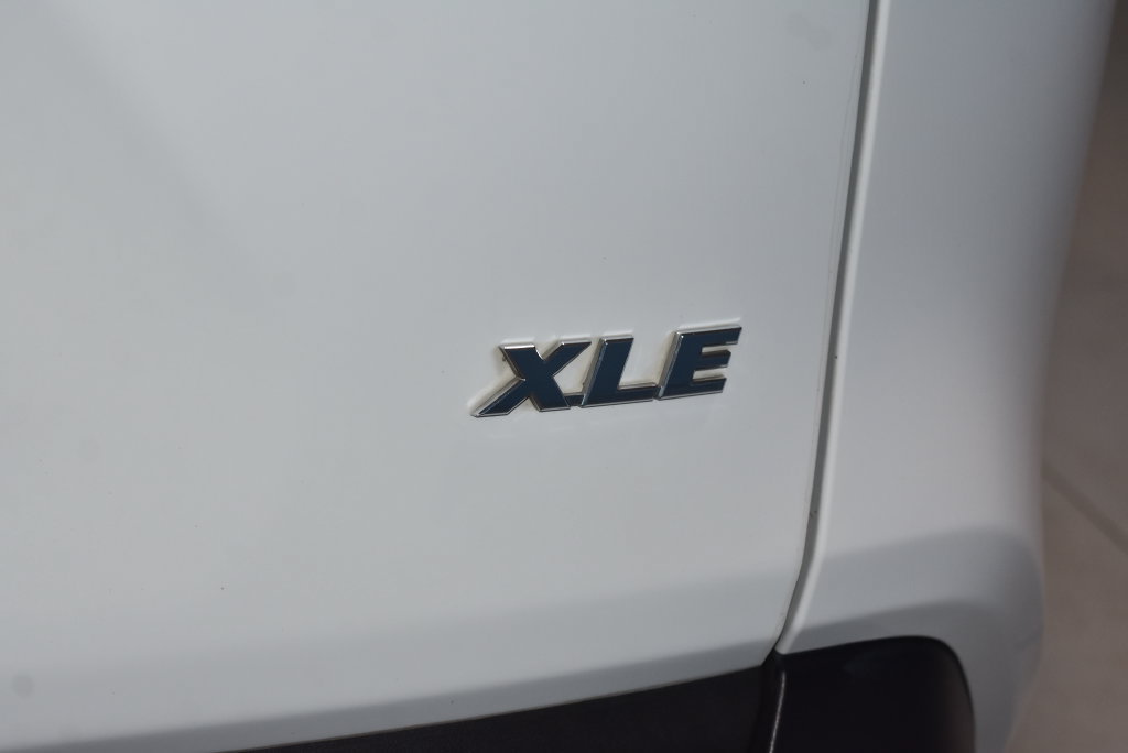 Used 2020 Toyota RAV4 XLE FWD image 31