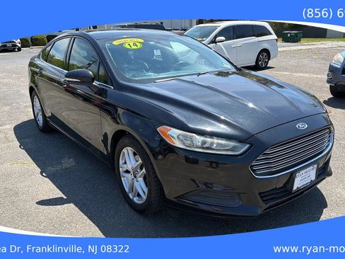 Used 2014 Ford Fusion SE FWD image 2