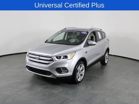 Used 2019 Ford Escape Titanium image 2