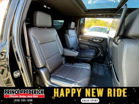 Used 2024 Chevrolet Suburban High Country w/ Advanced Technology Package image 25