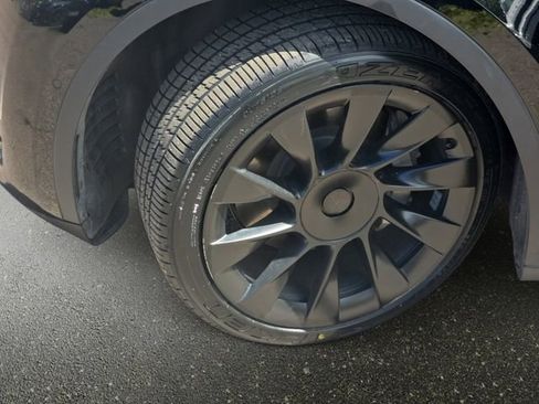 Used 2020 Tesla Model Y Long Range AWD/4WD image 32