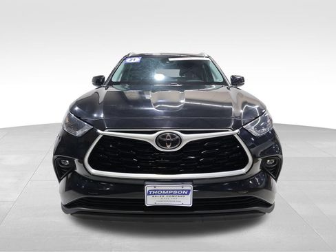 Used 2021 Toyota Highlander XLE AWD/4WD image 5