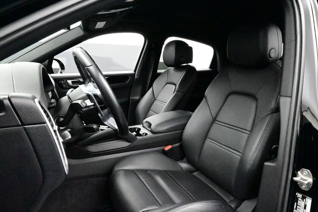 Certified 2023 Porsche Cayenne Coupe w/ Premium Package AWD/4WD image 5