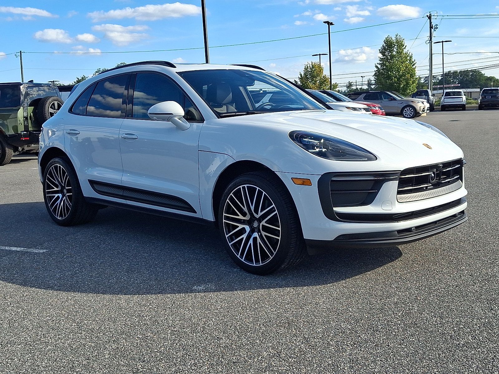 Used 2022 Porsche Macan AWD/4WD image 6