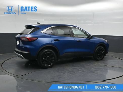Used 2023 Ford Escape Active AWD/4WD image 2