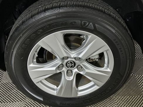 Used 2021 Toyota RAV4 LE AWD/4WD image 34