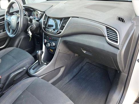 Used 2019 Chevrolet Trax LS image 21