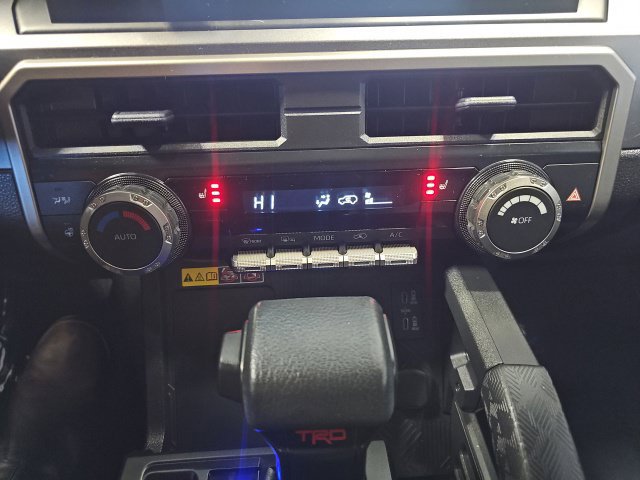 Used 2025 Toyota 4Runner TRD Off-Road AWD/4WD image 25