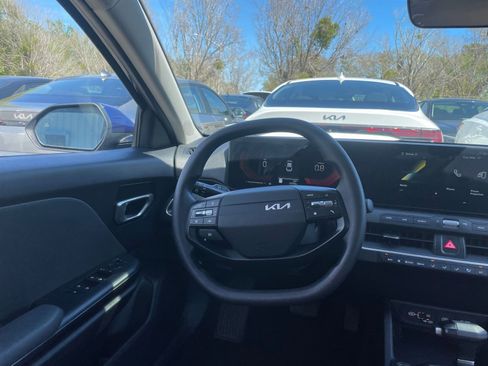 Used 2025 Kia K4 LXS image 33