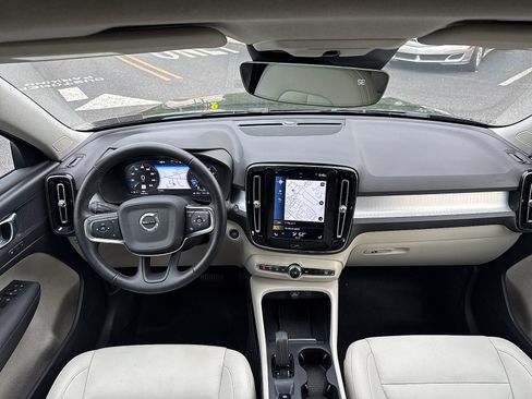 Used 2020 Volvo XC40 T5 Momentum w/ Protection Package Premier AWD/4WD image 45