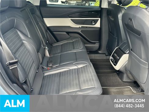 Used 2025 Lincoln Nautilus Reserve AWD/4WD image 17