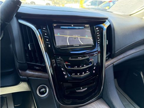 Used 2018 Cadillac Escalade Premium Luxury AWD/4WD image 47