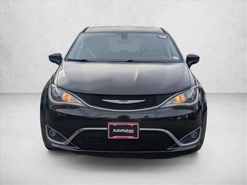 Used 2018 Chrysler Pacifica Touring Plus image 2
