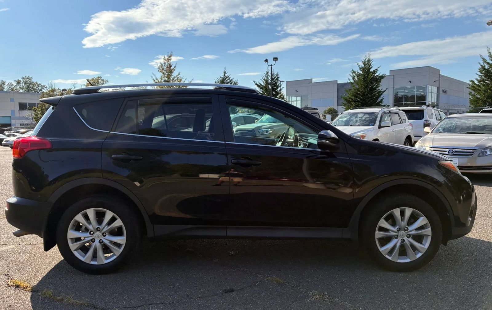 Used 2015 Toyota RAV4 Limited w/ Technology Package AWD/4WD image 10