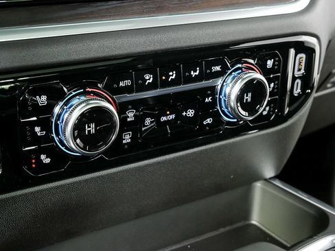 New 2026 GMC Sierra 1500 SLT w/ SLT Convenience Package image 17