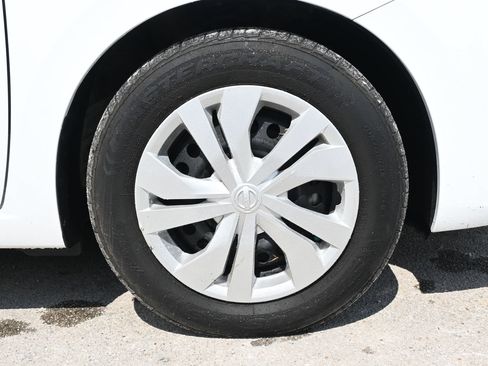 Used 2023 Nissan Versa S FWD image 7
