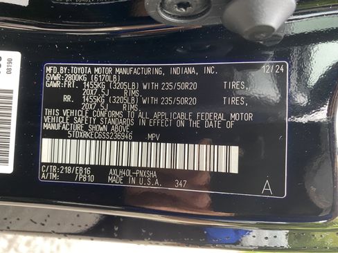 Used 2025 Toyota Sienna XSE image 39