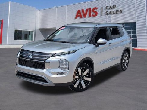Used 2025 Mitsubishi Outlander SE FWD image 1