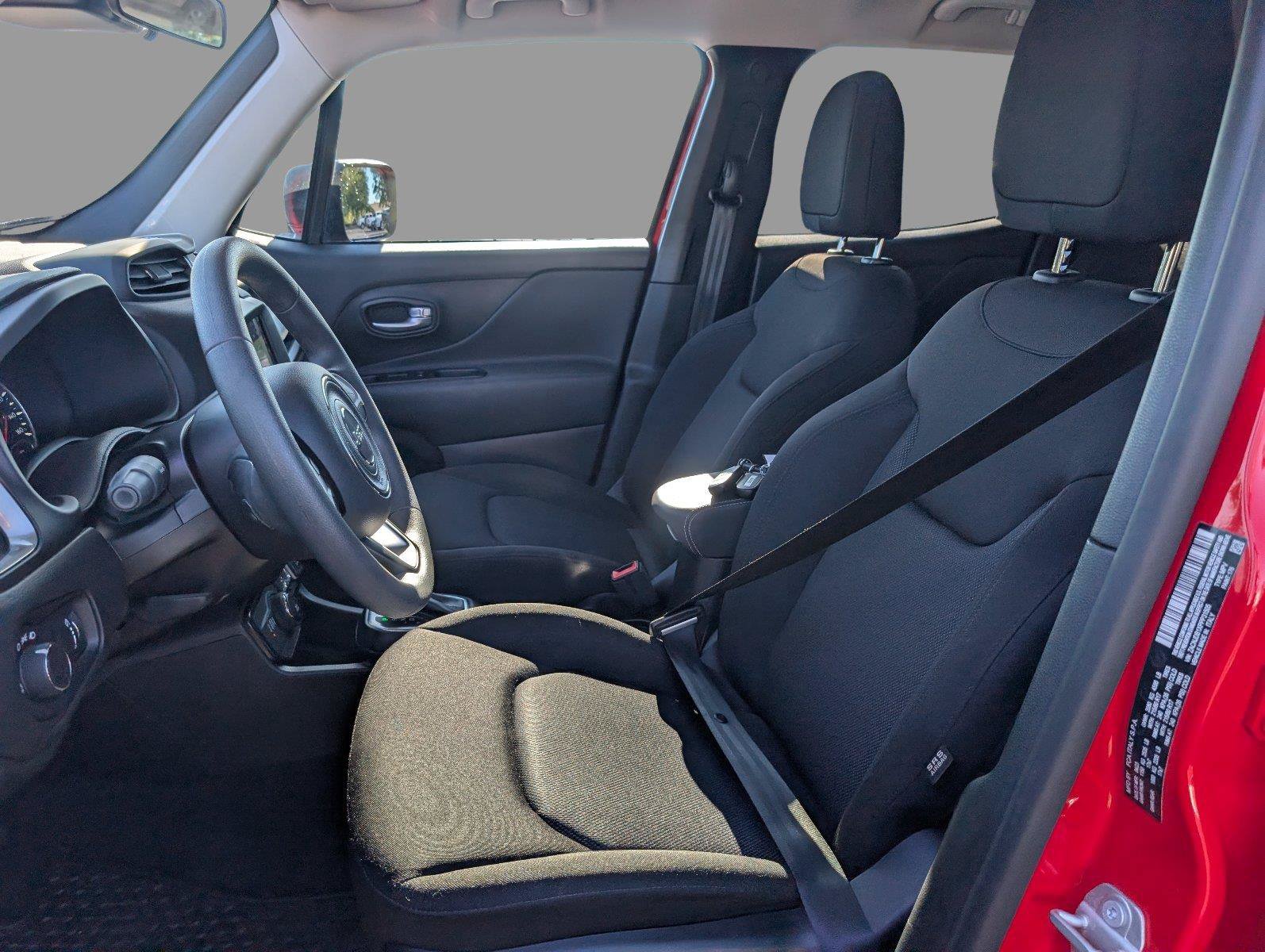 Used 2023 Jeep Renegade Latitude AWD/4WD image 16