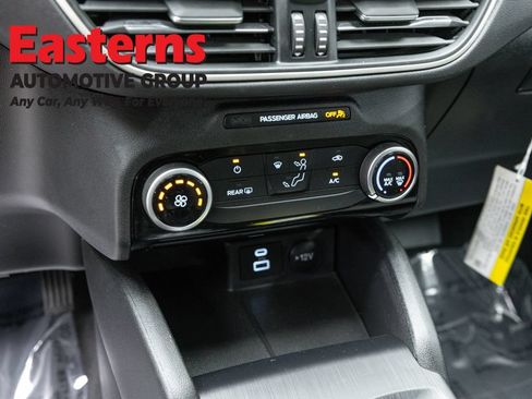 Used 2022 Ford Escape SE FWD image 20