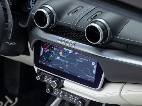 Certified 2020 Ferrari Portofino RWD image 87