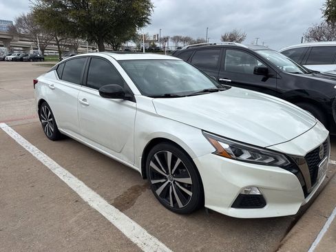 Certified 2021 Nissan Altima 2.5 SR w/ SR Premium Package image 1