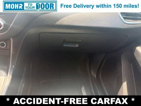 Used 2018 Chevrolet Equinox LT w/ Sun & Infotainment Package FWD image 32