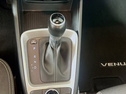 Used 2023 Hyundai Venue SEL image 24