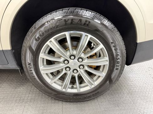 Used 2017 Cadillac XT5 Luxury image 11