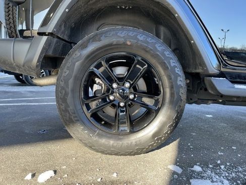 Used 2022 Jeep Wrangler Unlimited Sahara image 31