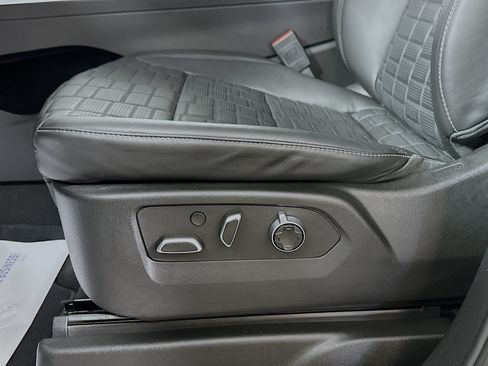 Used 2025 Cadillac Escalade Sport Platinum w/ LPO, Floor Liner Package AWD/4WD image 23