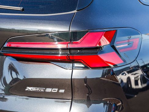 Used 2025 BMW X5 xDrive50e w/ Executive Package image 8