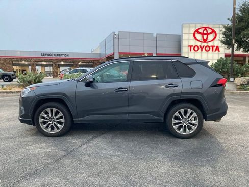Used 2019 Toyota RAV4 XLE Premium FWD image 6