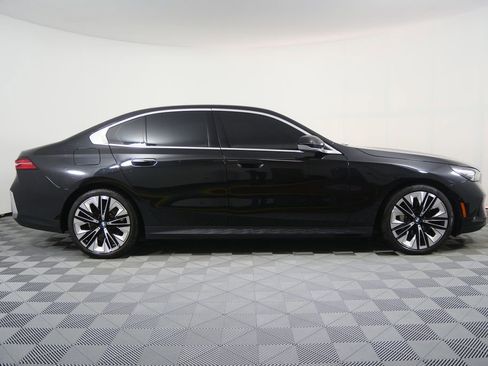 Certified 2024 BMW 530i w/ Convenience Package RWD image 2