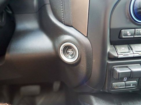 Used 2019 Chevrolet Silverado 1500 High Country w/ Technology Package AWD/4WD image 29