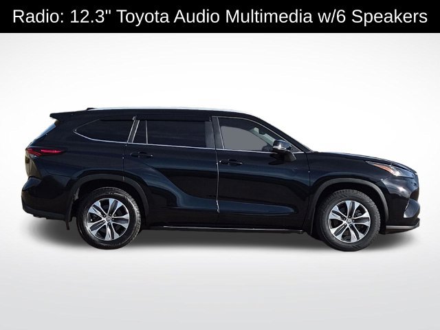 Used 2024 Toyota Highlander XLE AWD/4WD image 4
