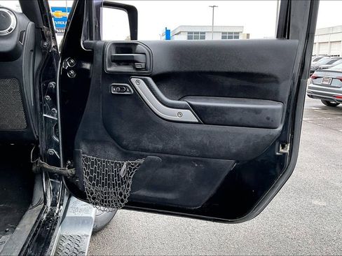 Used 2016 Jeep Wrangler Unlimited Sahara w/ Connectivity Group image 25