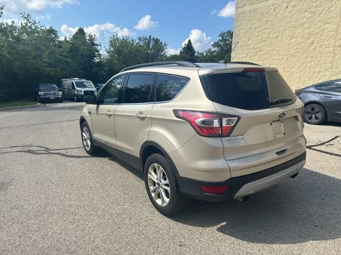 Used 2017 Ford Escape SE w/ Equipment Group 201A AWD/4WD image 8